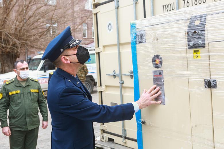 Img default alt hy