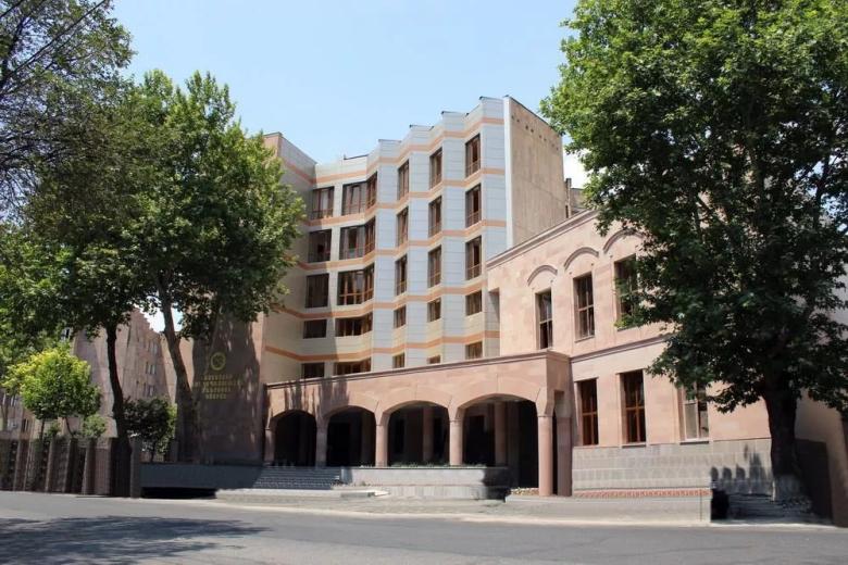 Img default alt hy